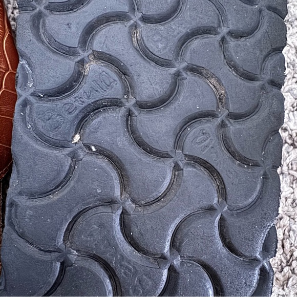 Betula brown croc embossed three strap brown sandal Size 9.5 - Picture 10 of 10